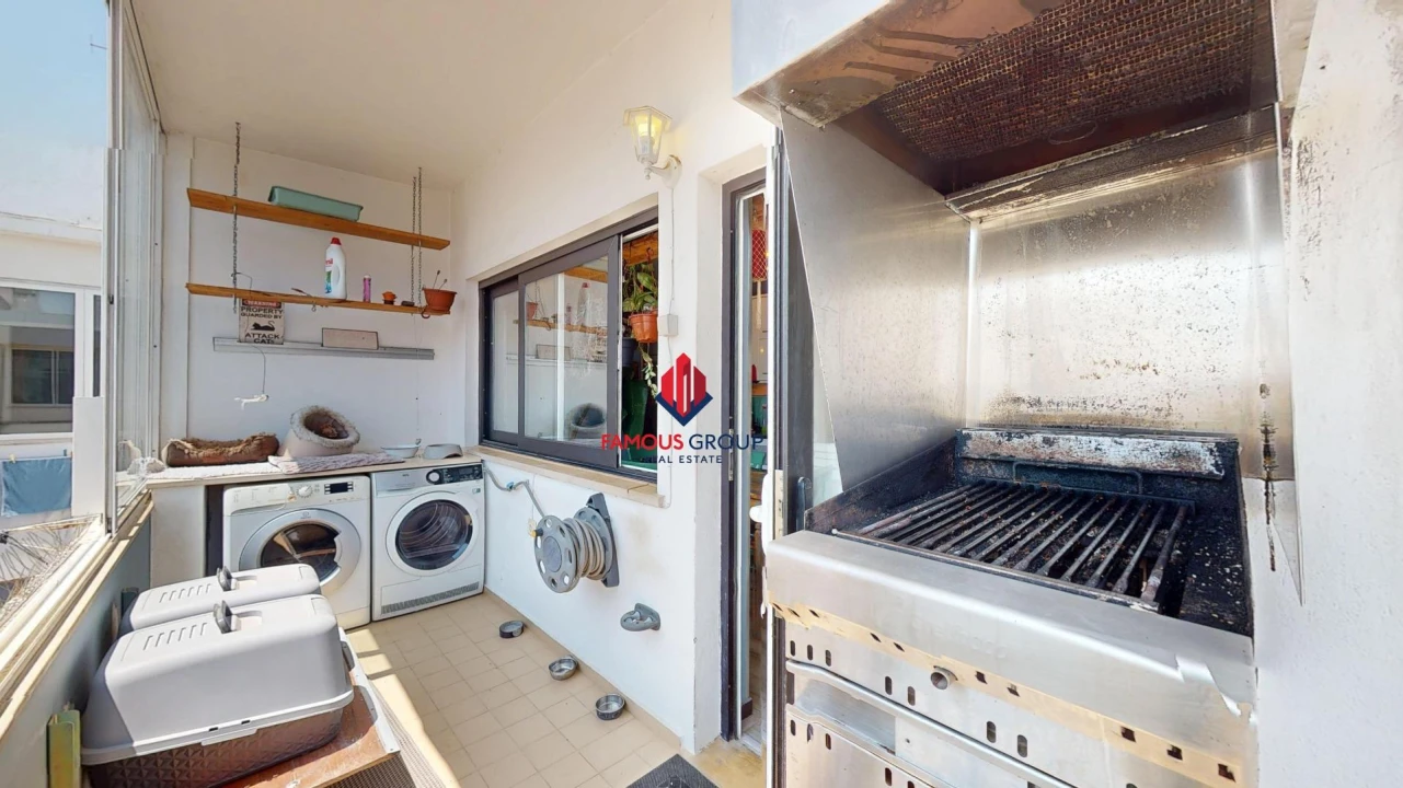 Apartamento T4 para Venda em Portimão Foto 7