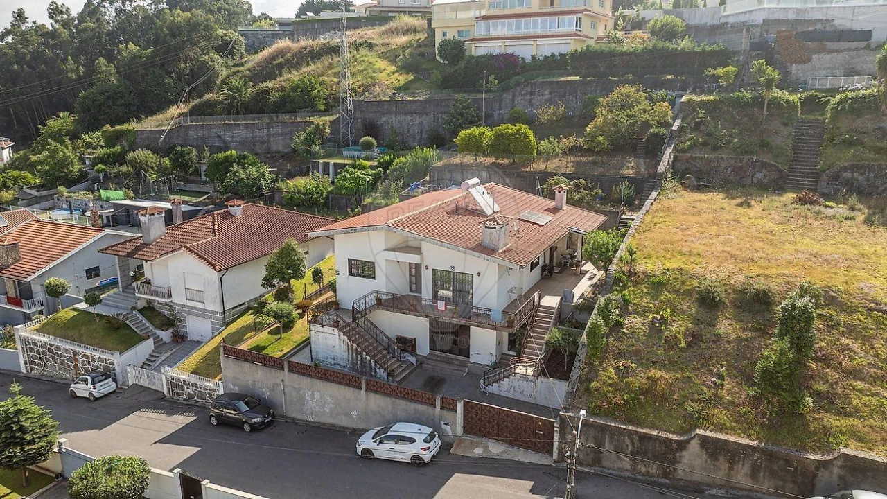 Moradia T5 para Venda em Vila Nova de Famalicão e Calendário Foto 1