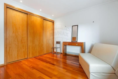 Moradia T4 para Venda em Calvos e Frades