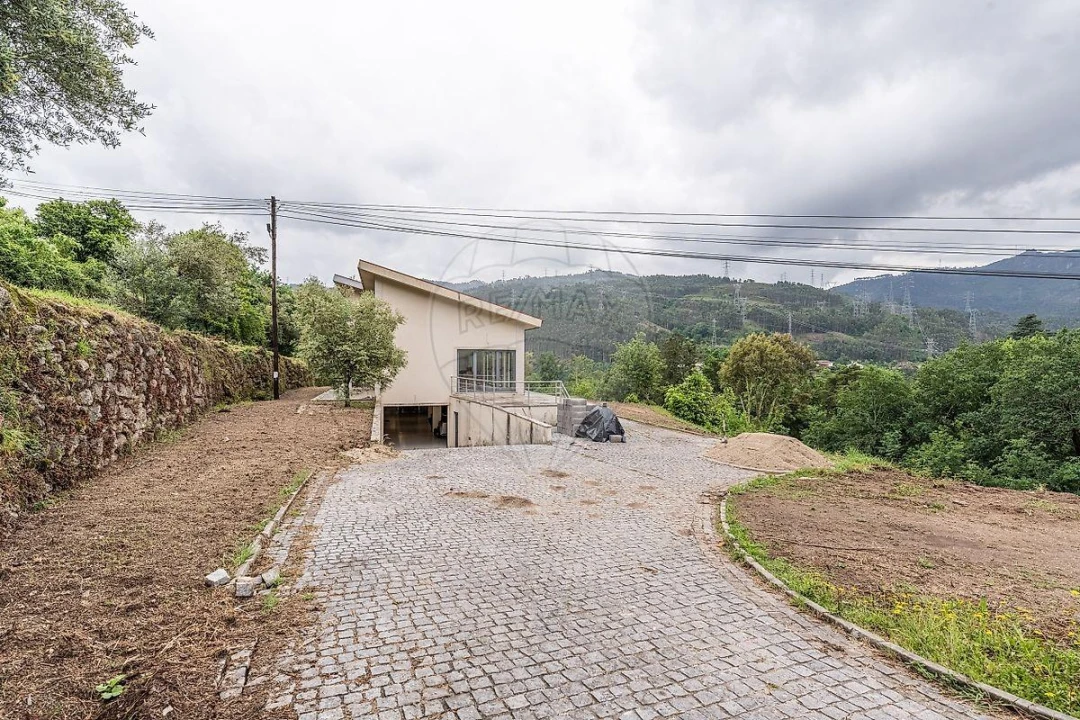 Moradia T3 para Venda em Valdosende Foto 18