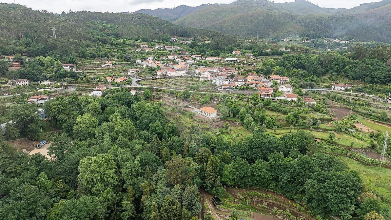 Moradia T3 para Venda em Valdosende Foto 3