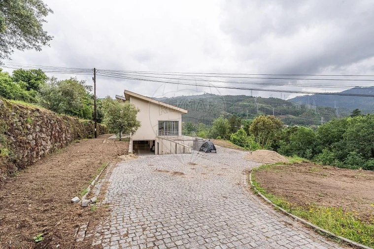 Moradia T3 para Venda em Valdosende Foto 18