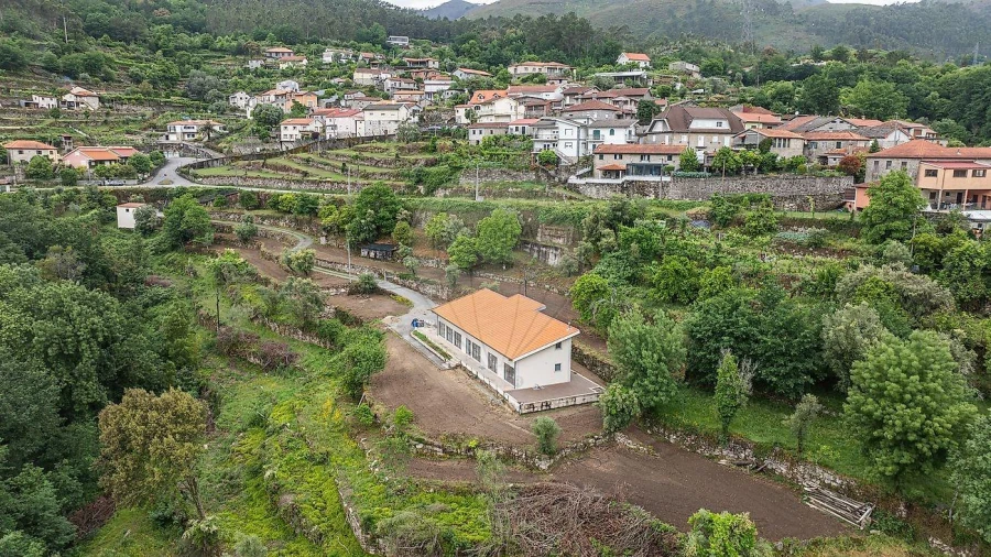 Moradia T3 para Venda em Valdosende Foto 2