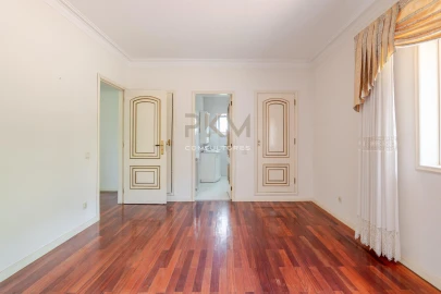 Moradia T5 para Venda em Gestaço