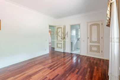 Moradia T5 para Venda em Gestaço
