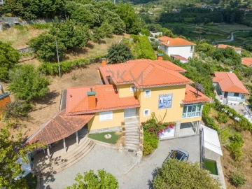Moradia T5 para Venda em Gestaço