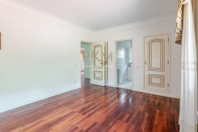 Moradia T5 para Venda em Gestaço