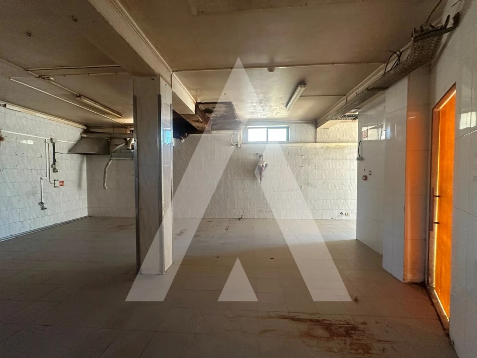 Loja para Arrendamento em Oiã Foto 13