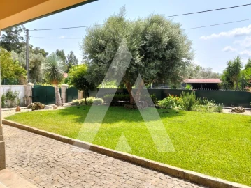 Moradia T5 para Venda em São Pedro de Arcos