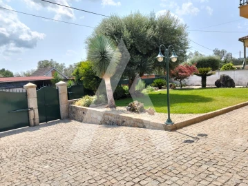Moradia T5 para Venda em São Pedro de Arcos
