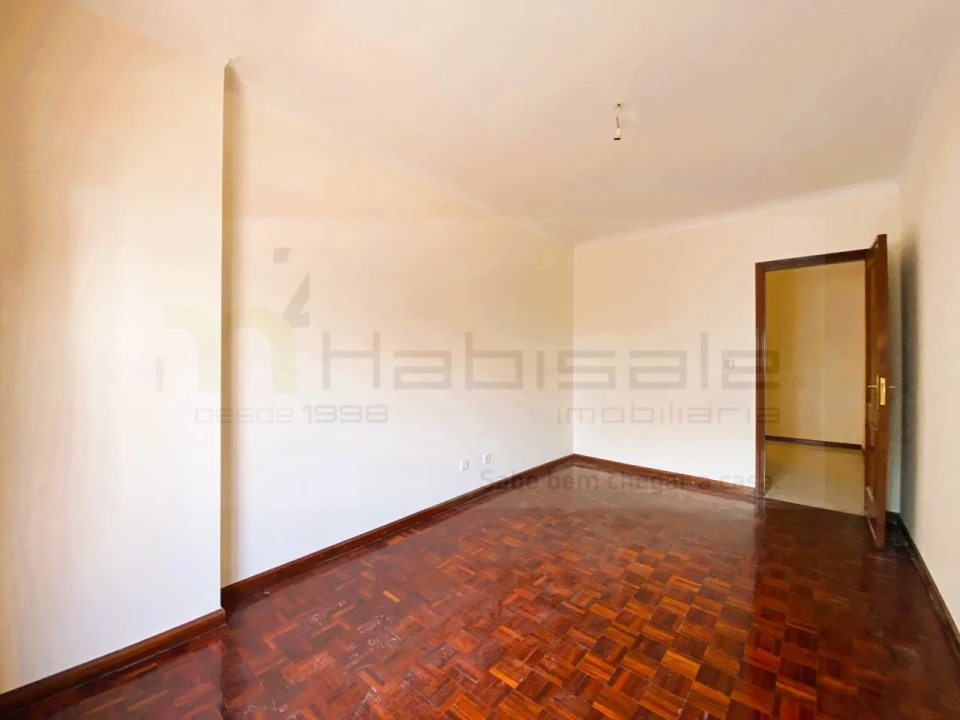 Apartamento T2 para Venda em Algueirão-Mem Martins Foto 24