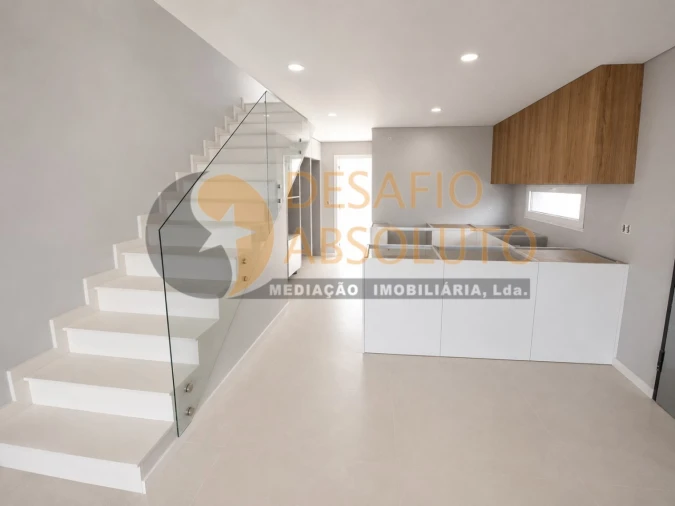 Moradia T3 para Venda em Fernao Ferro Foto 3