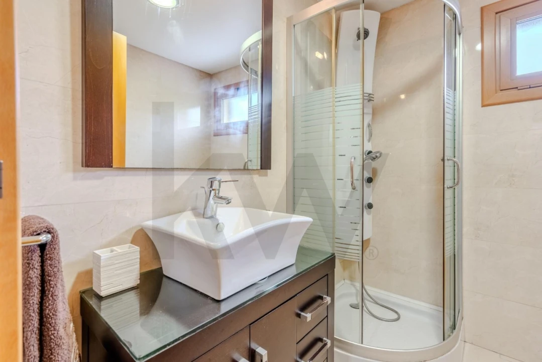 Apartamento T4 para Venda em Ramada e Caneças Foto 24