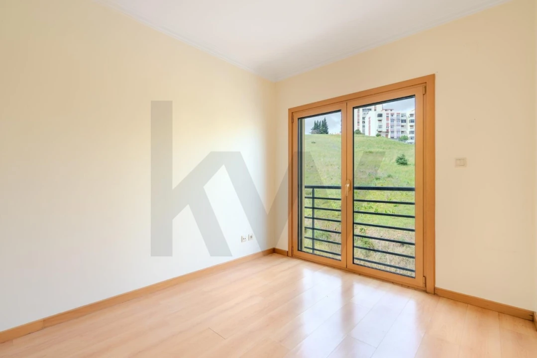 Apartamento T4 para Venda em Ramada e Caneças Foto 28