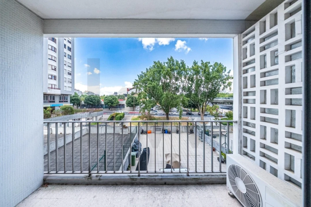 Apartamento T3 para Venda em São Domingos de Benfica Foto 3