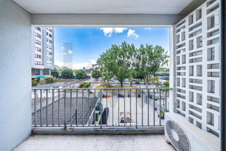Apartamento T3 para Venda em São Domingos de Benfica Foto 3