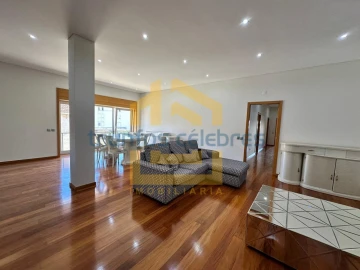 Apartamento T4 para Venda em Póvoa de Varzim, Beiriz e Argivai