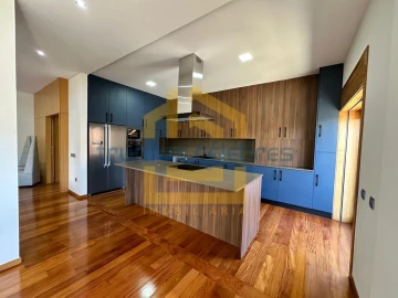 Apartamento T4 para Venda em Póvoa de Varzim, Beiriz e Argivai