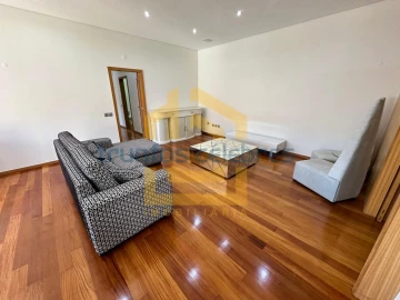 Apartamento T4 para Venda em Póvoa de Varzim, Beiriz e Argivai