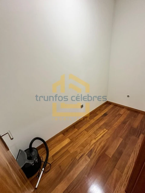 Apartamento T4 para Venda em Póvoa de Varzim, Beiriz e Argivai