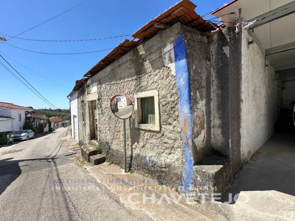Moradia T2 para Venda em Casais e Alviobeira Foto 2