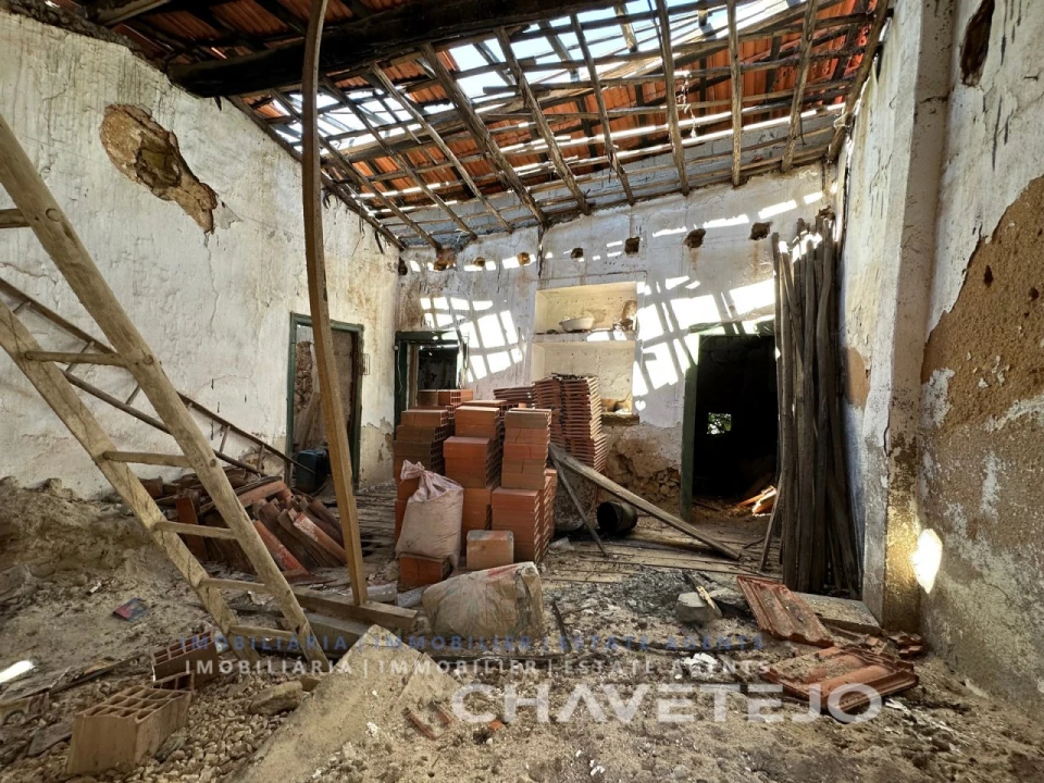 Moradia T2 para Venda em Casais e Alviobeira Foto 3