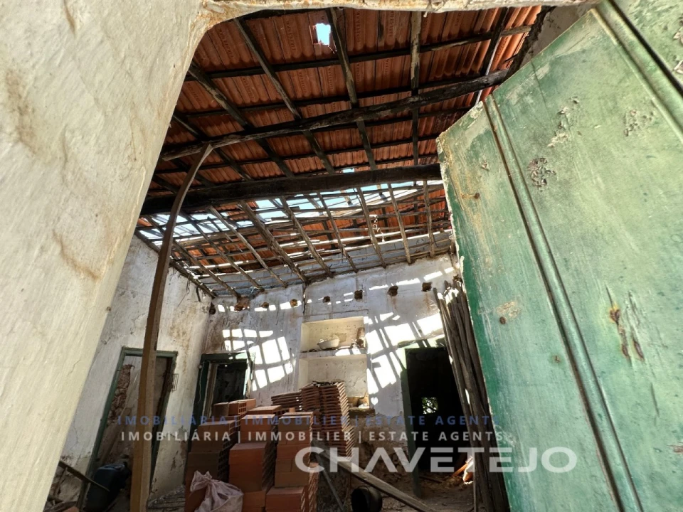 Moradia T2 para Venda em Casais e Alviobeira Foto 4