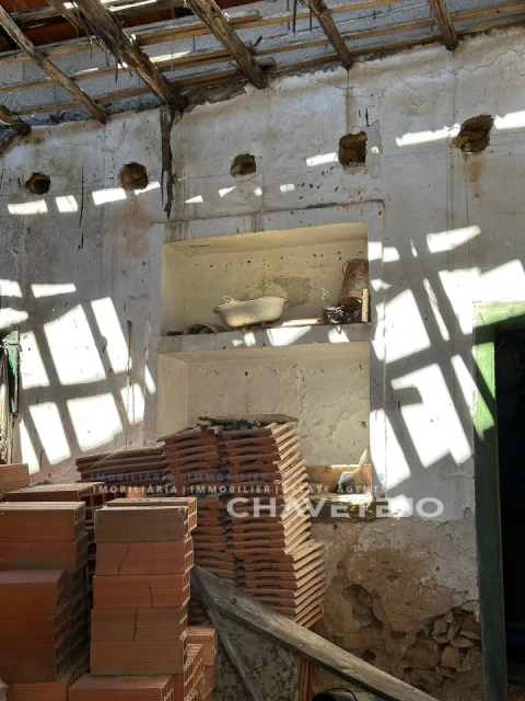 Moradia T2 para Venda em Casais e Alviobeira