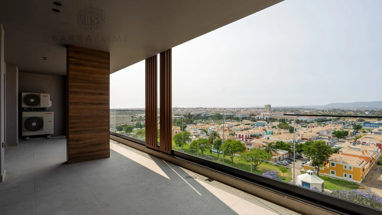 Apartamento T5 para Venda em Faro (Sé e São Pedro) Foto 1