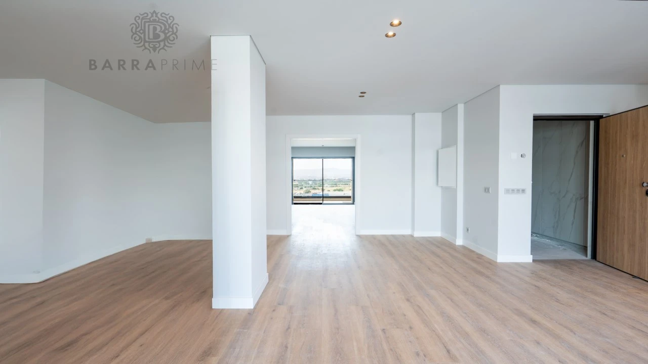 Apartamento T5 para Venda em Faro (Sé e São Pedro) Foto 4
