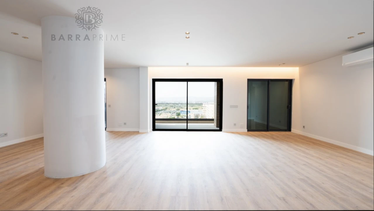 Apartamento T5 para Venda em Faro (Sé e São Pedro) Foto 7