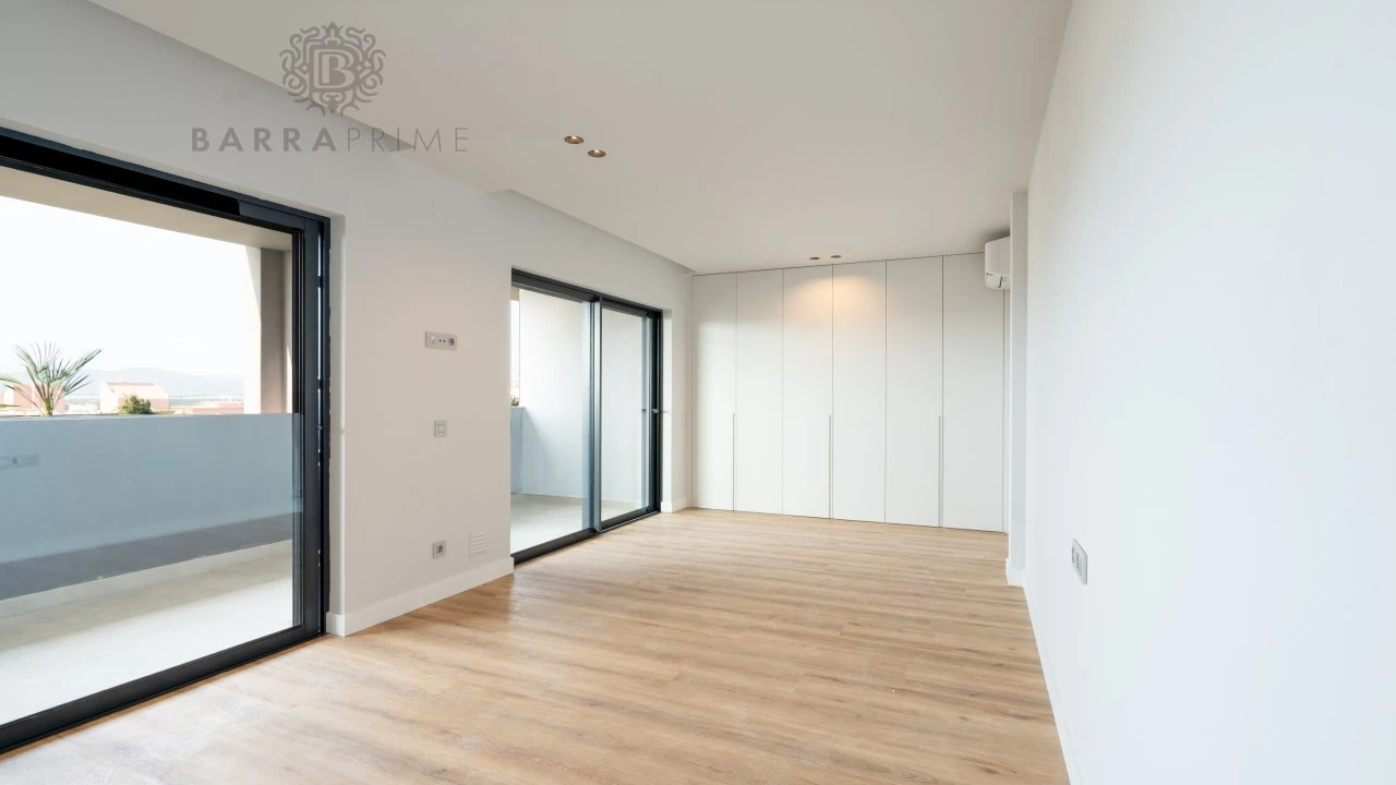 Apartamento T5 para Venda em Faro (Sé e São Pedro) Foto 11