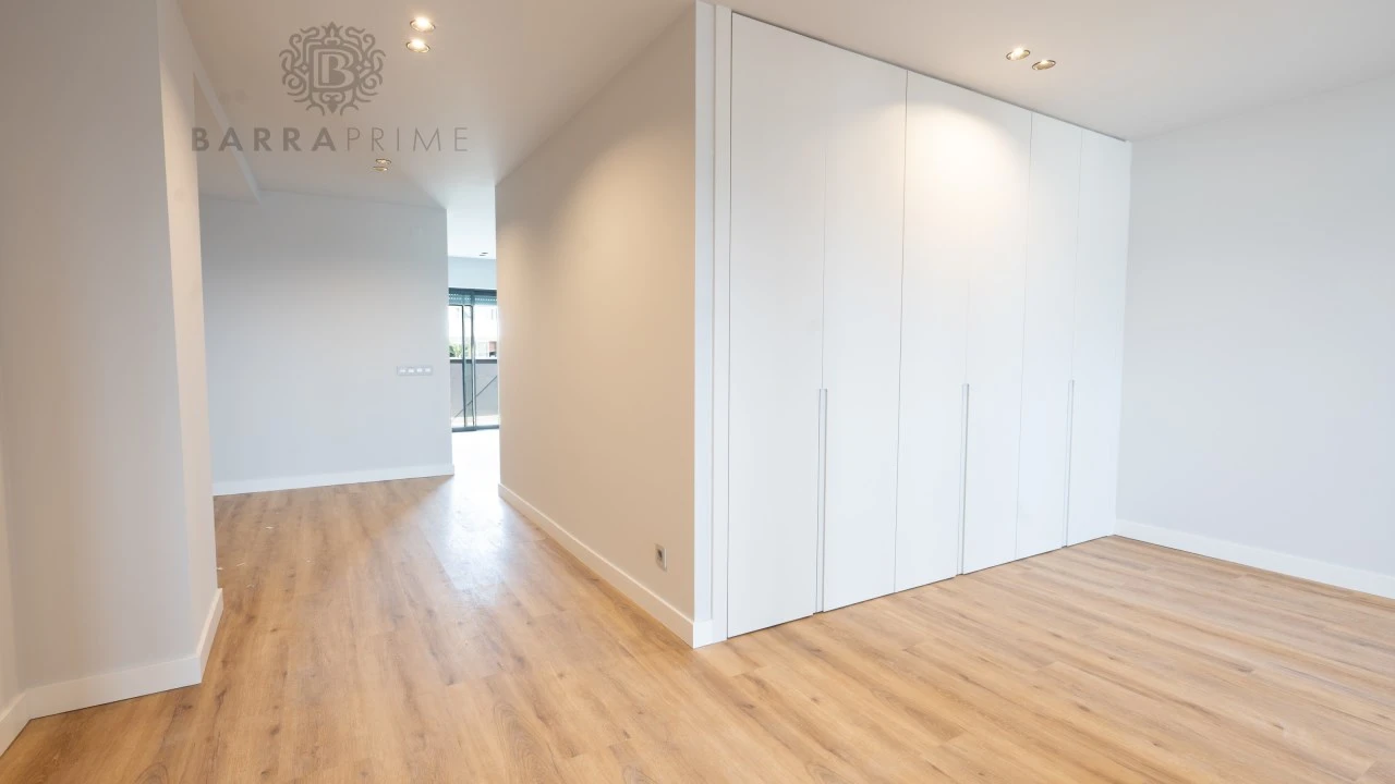 Apartamento T5 para Venda em Faro (Sé e São Pedro) Foto 15