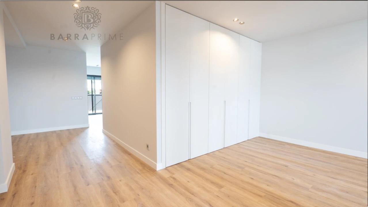 Apartamento T5 para Venda em Faro (Sé e São Pedro) Foto 16
