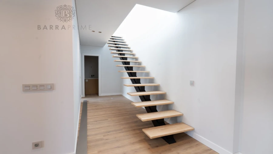 Apartamento T5 para Venda em Faro (Sé e São Pedro) Foto 6