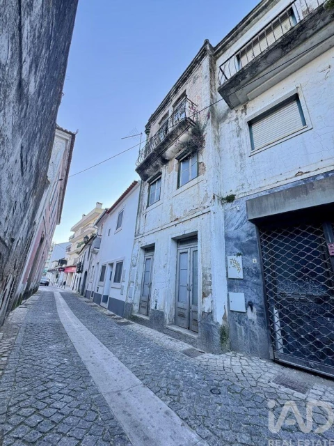 Prédio para Venda em Alenquer (Santo Estêvão e Triana)