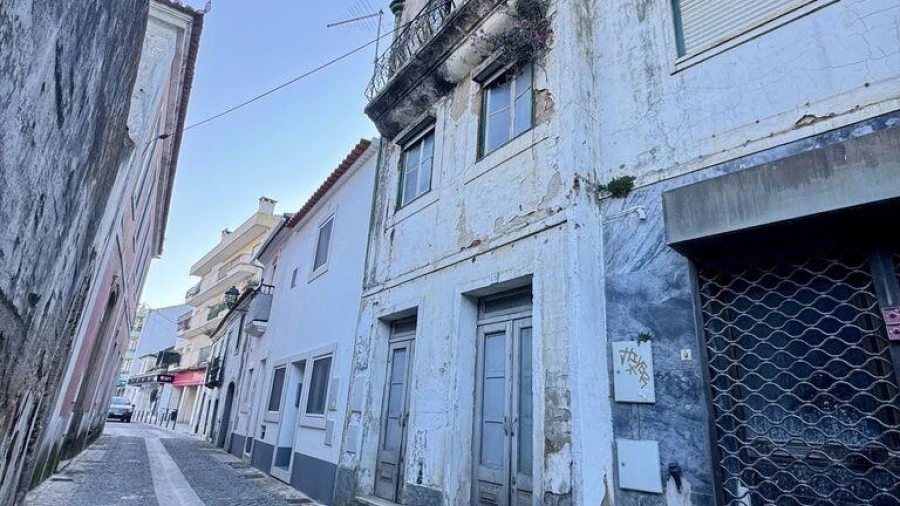 Prédio para Venda em Alenquer (Santo Estêvão e Triana)
