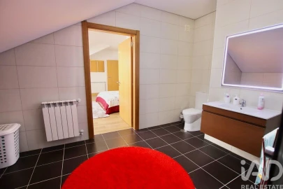 Apartamento T3 para Venda em Currelos, Papízios e Sobral