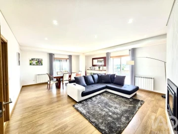 Apartamento T3 para Venda em Currelos, Papízios e Sobral