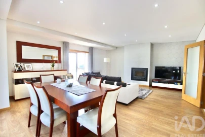 Apartamento T3 para Venda em Currelos, Papízios e Sobral