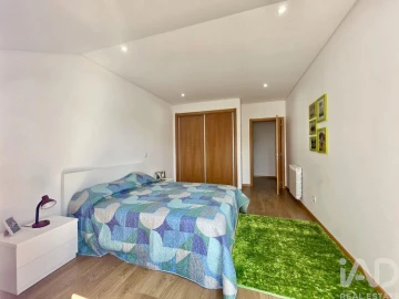 Apartamento T3 para Venda em Currelos, Papízios e Sobral