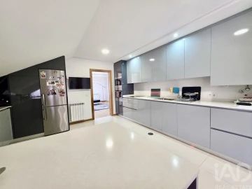 Apartamento T3 para Venda em Currelos, Papízios e Sobral