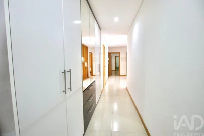 Apartamento T3 para Venda em Currelos, Papízios e Sobral