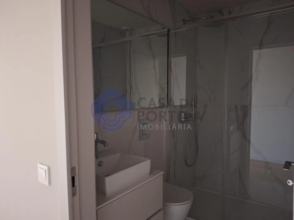 Apartamento T4 para Venda em Santa Marinha e São Pedro da Afurada Foto 18