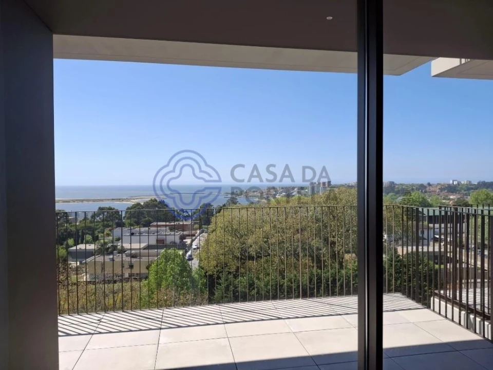 Apartamento T4 para Venda em Santa Marinha e São Pedro da Afurada Foto 1