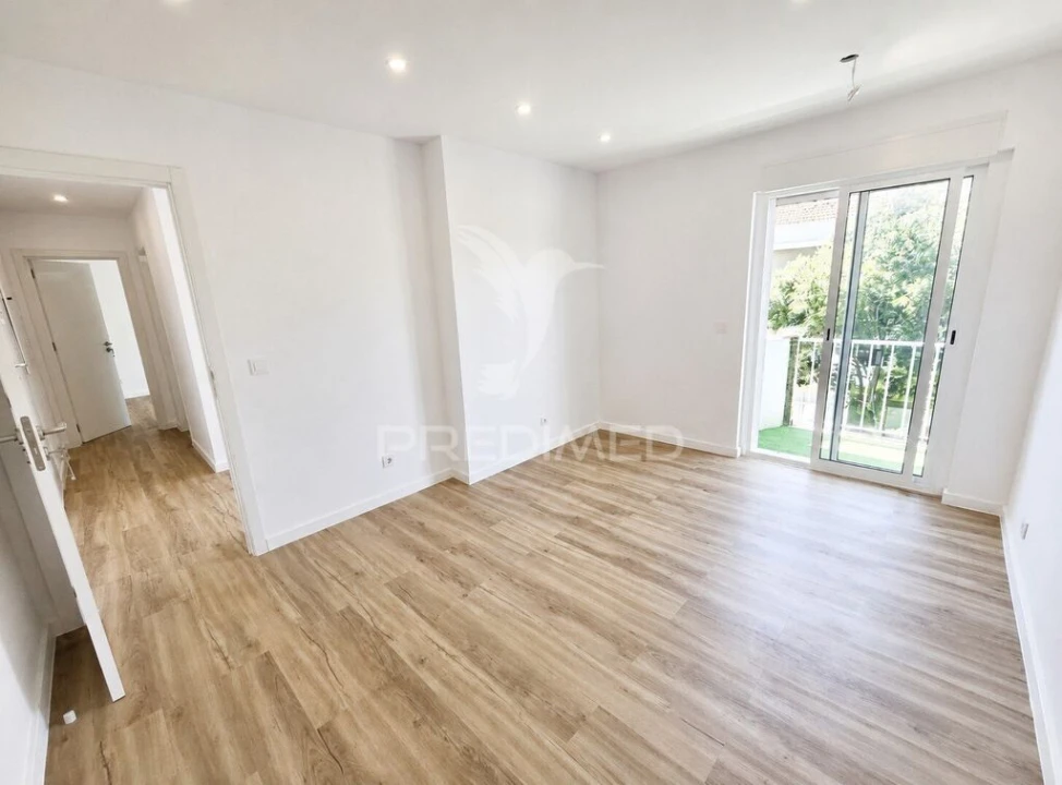 Apartamento T2 para Venda em Alfragide Foto 3