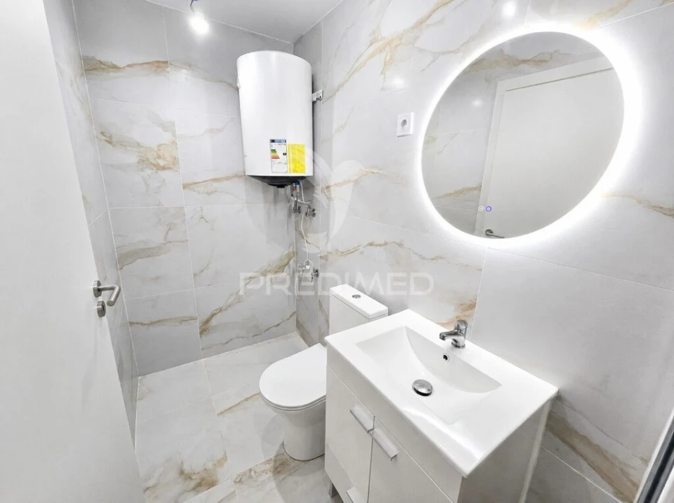 Apartamento T2 para Venda em Alfragide Foto 5