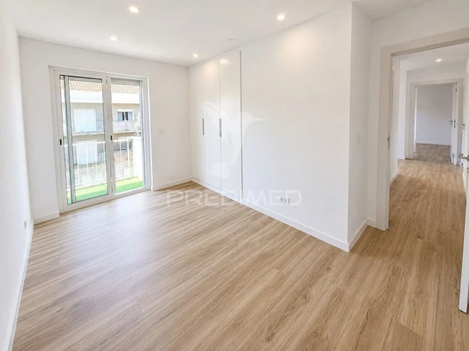 Apartamento T2 para Venda em Alfragide Foto 2