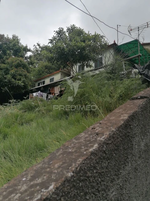 Moradia T4 para Venda em Estreito de Camara de Lobos