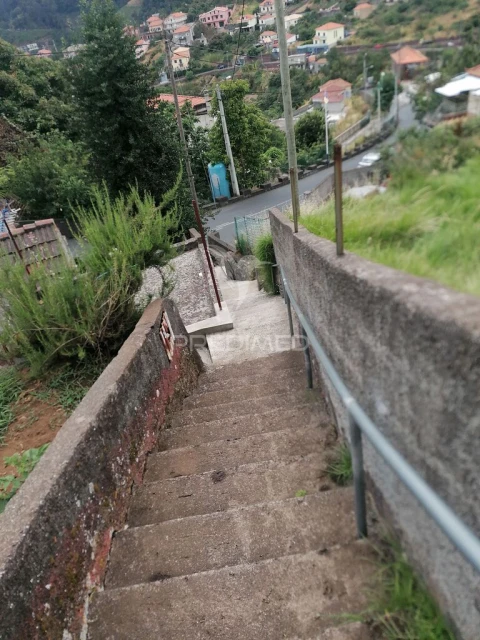 Moradia T4 para Venda em Estreito de Camara de Lobos
